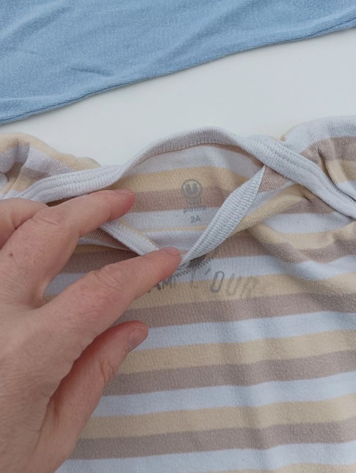 Lot de 2 bodies taille 2 ans en très bon état - photo numéro 3