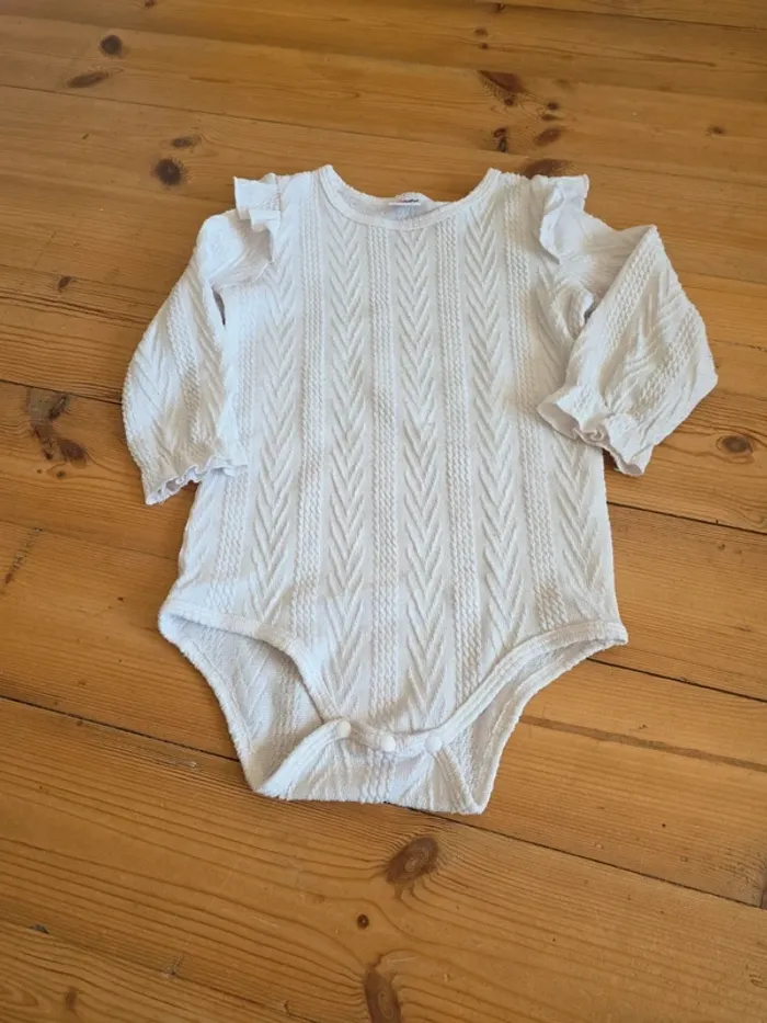 Lot de 5 vêtements en 18-24 mois. - photo numéro 2