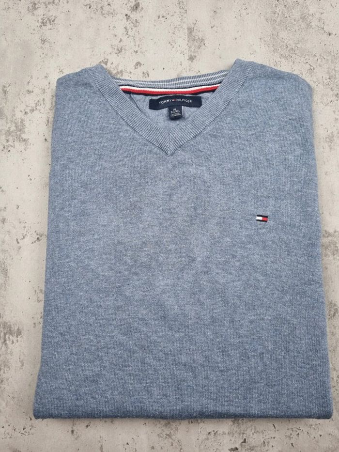 Pull col V Tommy Hilfiger bleu clair – Taille XL Homme - photo numéro 2