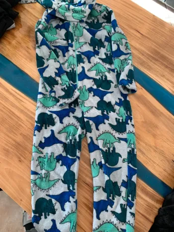 Combinaison pyjama dinosaure taille 8 ans