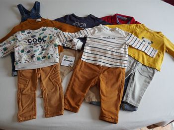 Lot n°12 Vêtements Tape à l'oeil 6 mois : 5 Pantalons + 1 Salopette + 6 Hauts