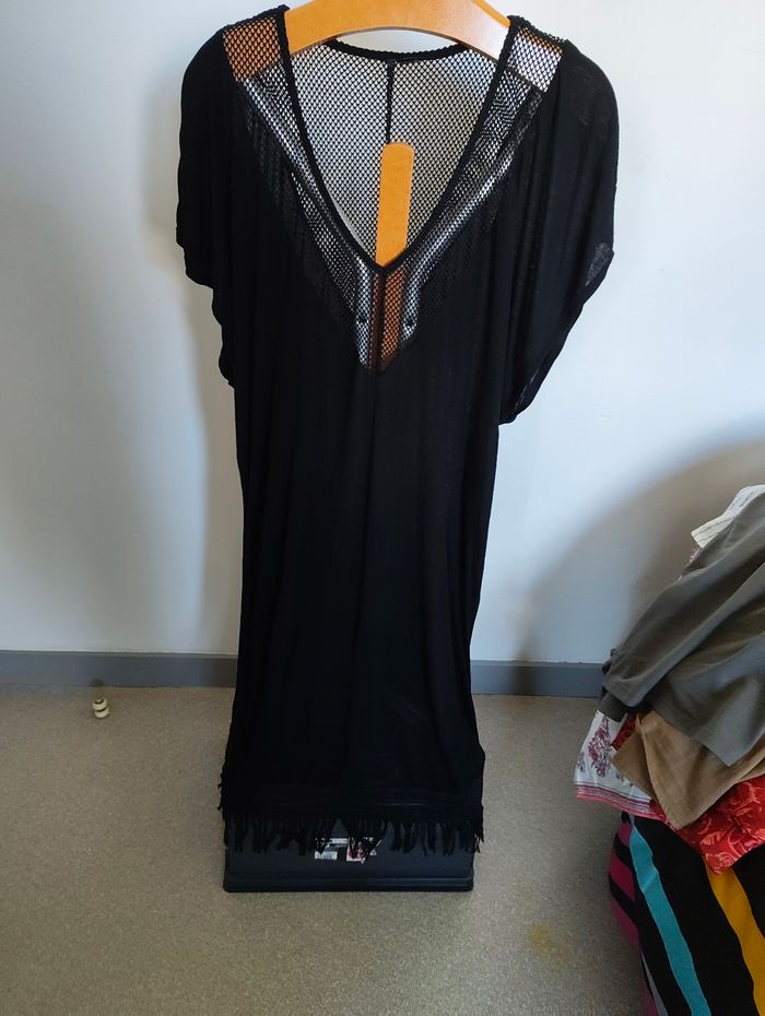 Jolie robe noire légère - photo numéro 2