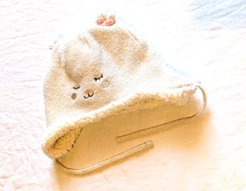 Bonnet Sergent Major Beige Cache Oreilles Chat Yeux Fermés Flot Ficelles Accessoire Petits Enfants