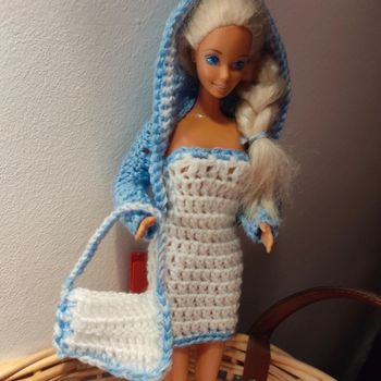 Vêtements pour Barbie 3€.