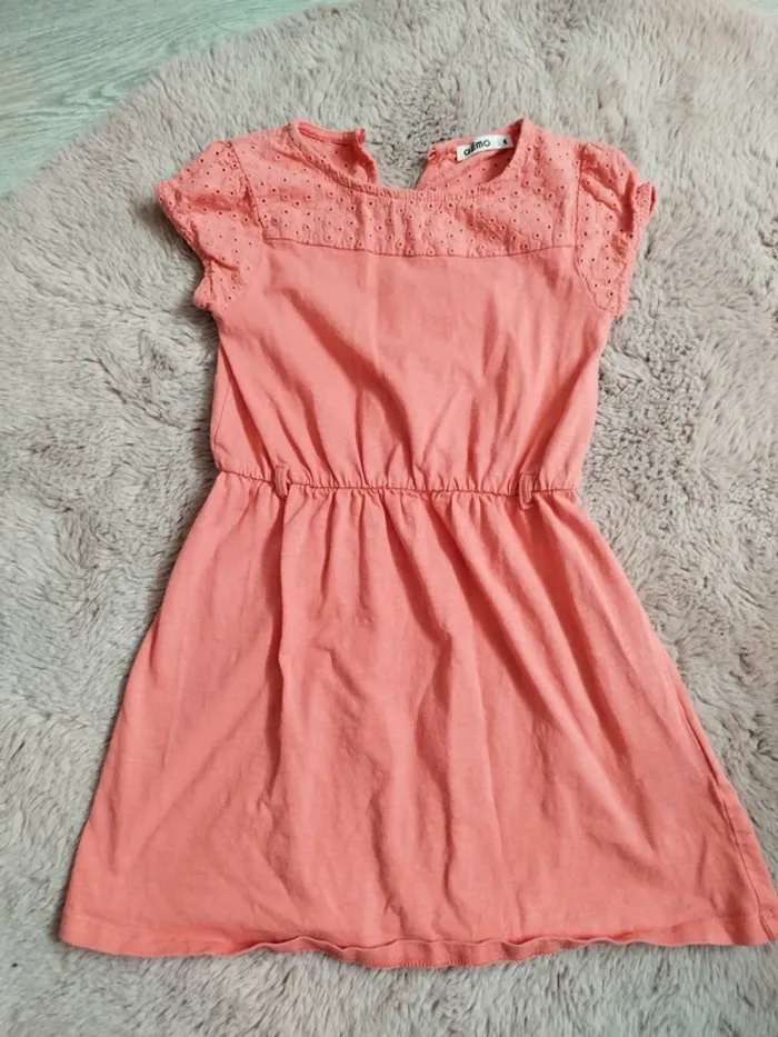 Robe couleur corail