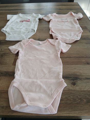 Lot 3 bodies 6 mois