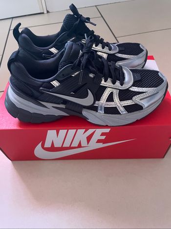 Basket nike V2K run black metalic