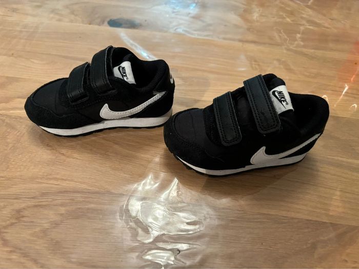 Baskets Nike 22 - photo numéro 2