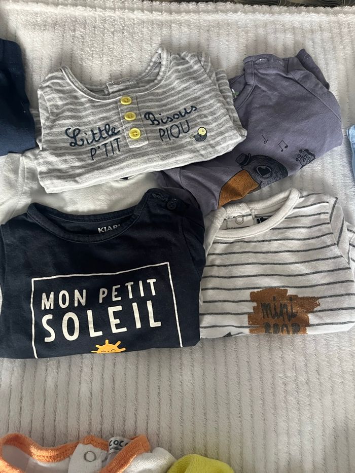 Lot vêtement 1 mois et naissance - photo numéro 3