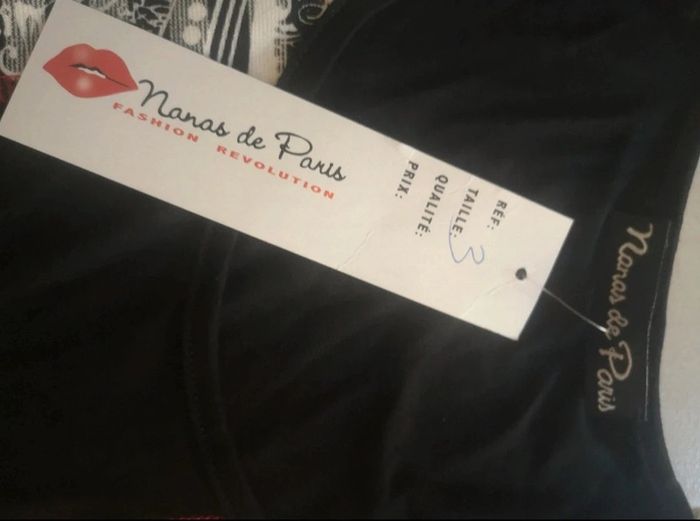 Tee-shirt avec boutons doré Neuf Taille 3 - photo numéro 5