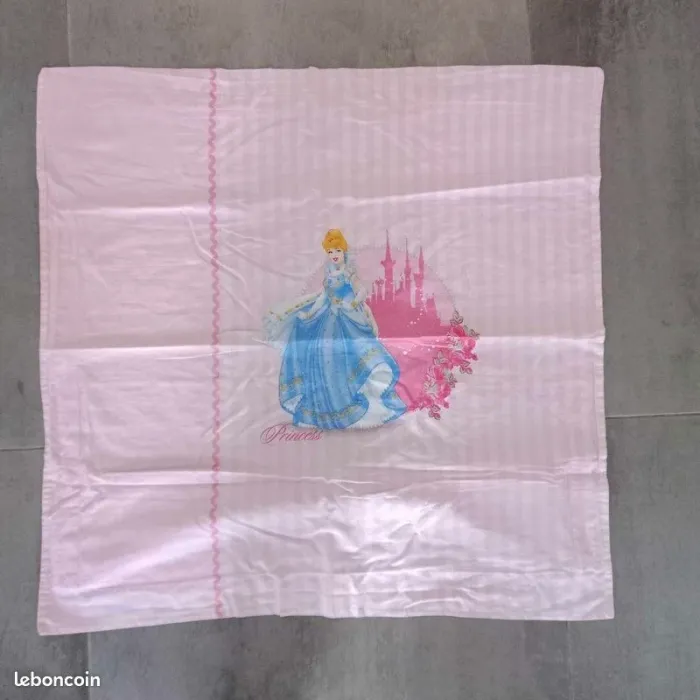 Parure de lit enfant - Disney Princesses - Cendrillon, Aurore et Belle - photo numéro 2