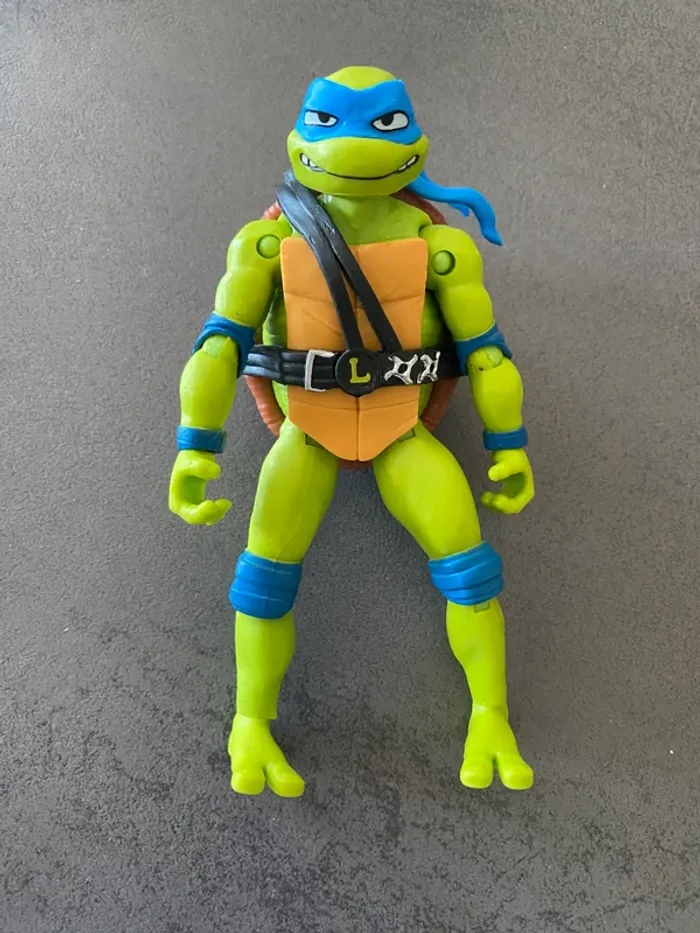 Figurine Léonardo Tortues Ninja 12 cm avec accessoires - photo numéro 2