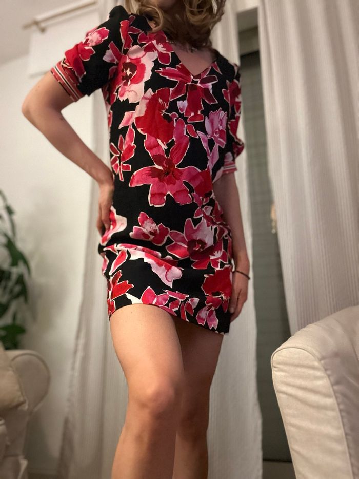 Robe morgan taille 36 à motifs fleurs rose et rouge
