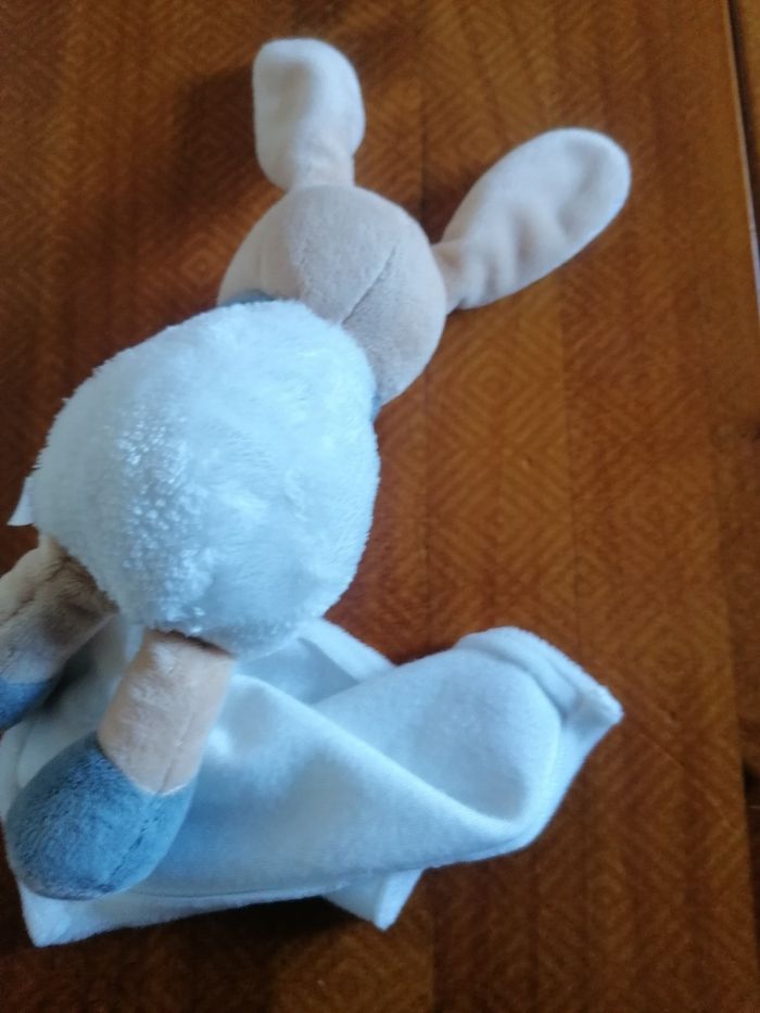Doudou lapin tenant son mouchoir chicco - photo numéro 2