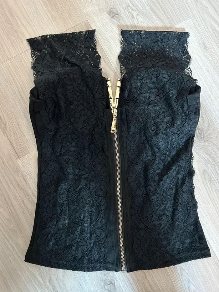 Top moulant dentelle - photo numéro 2