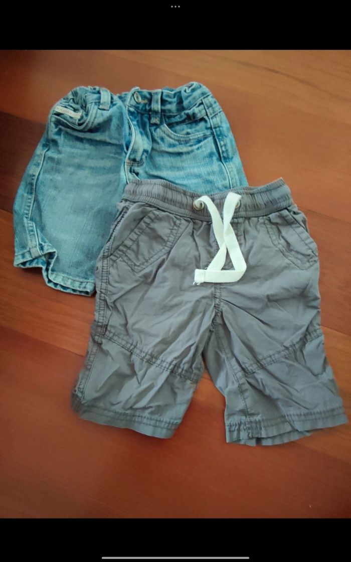 Lot 2 shorts 4ans