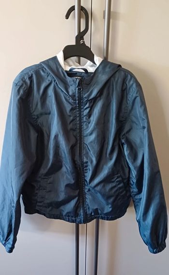 Veste fine garçon ou fille taille 9 ans. Name it.