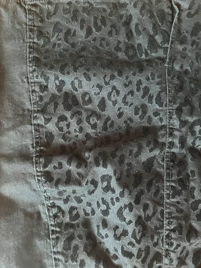 Jupe H&M taille 44 empiècement léopard - photo numéro 3