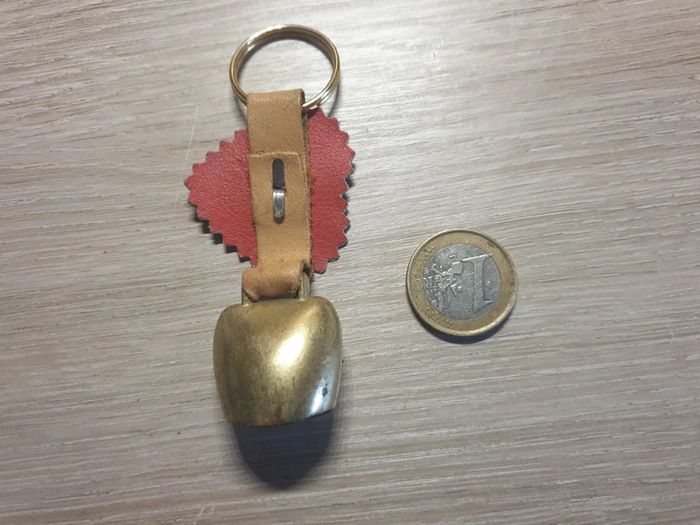 Magnifique porte clefs vintage Lucienne annecy neuf - photo numéro 2