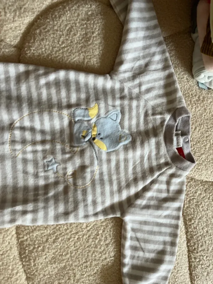 Pyjama une pièce - photo numéro 2