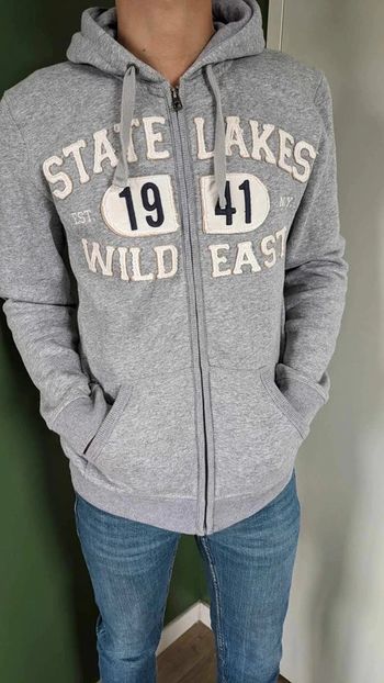 Sweat à capuche gris