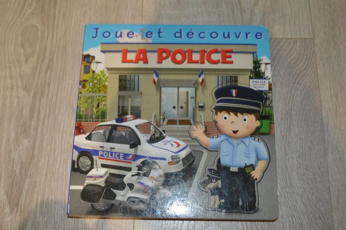 Livre joue et découvre la police Fleurus