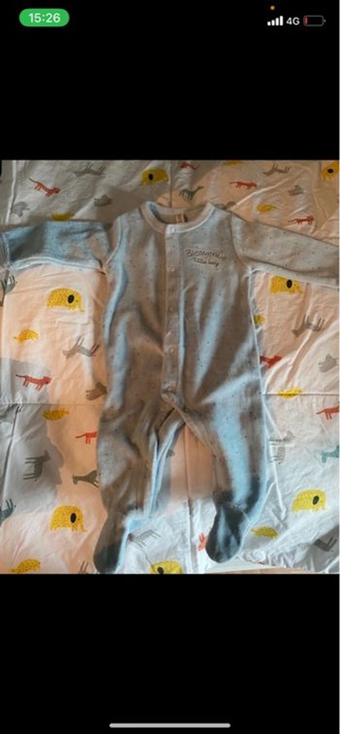 Lot bodies et pyjama - photo numéro 5