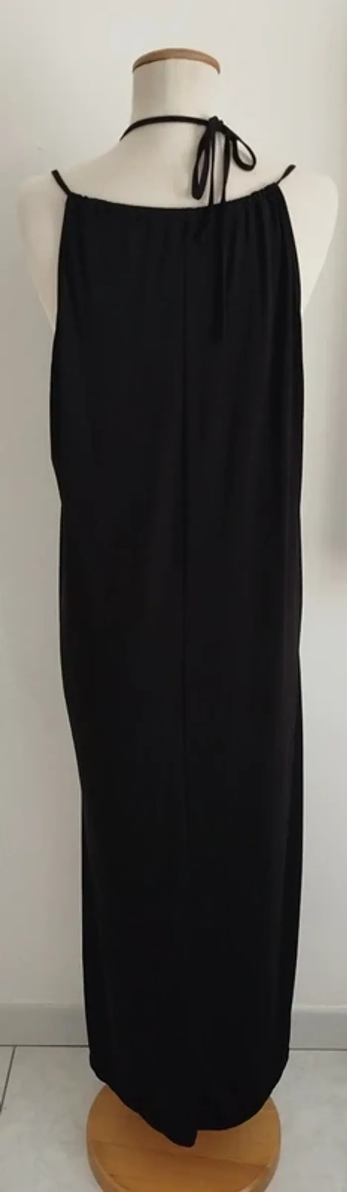 Longue robe noire fendue taille 42 - photo numéro 3