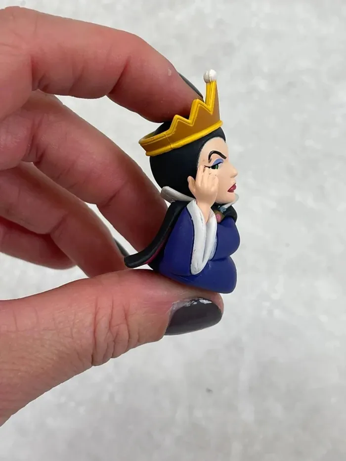 Mini Figurine Disney Vilains La méchante reine de blanche Neige Grimhilde - photo numéro 4