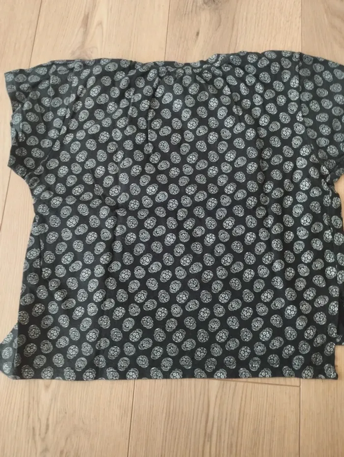 Tee shirt court noir à motifs kiabi Jennyfer XS - photo numéro 2