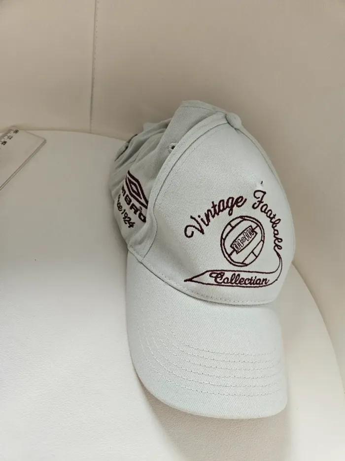 Casquette beige Umbro