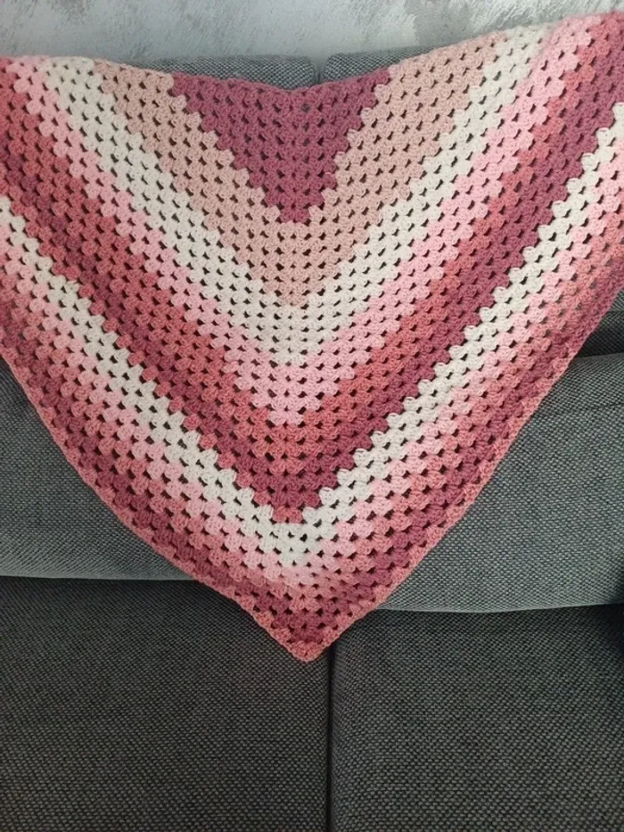 Joli chale multicolores fait main au crochet - photo numéro 5