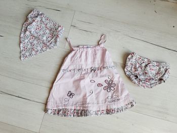 Vêtement bébé fille jolie robe rose papillons et fleurs ensemble 3 pièces Neuf