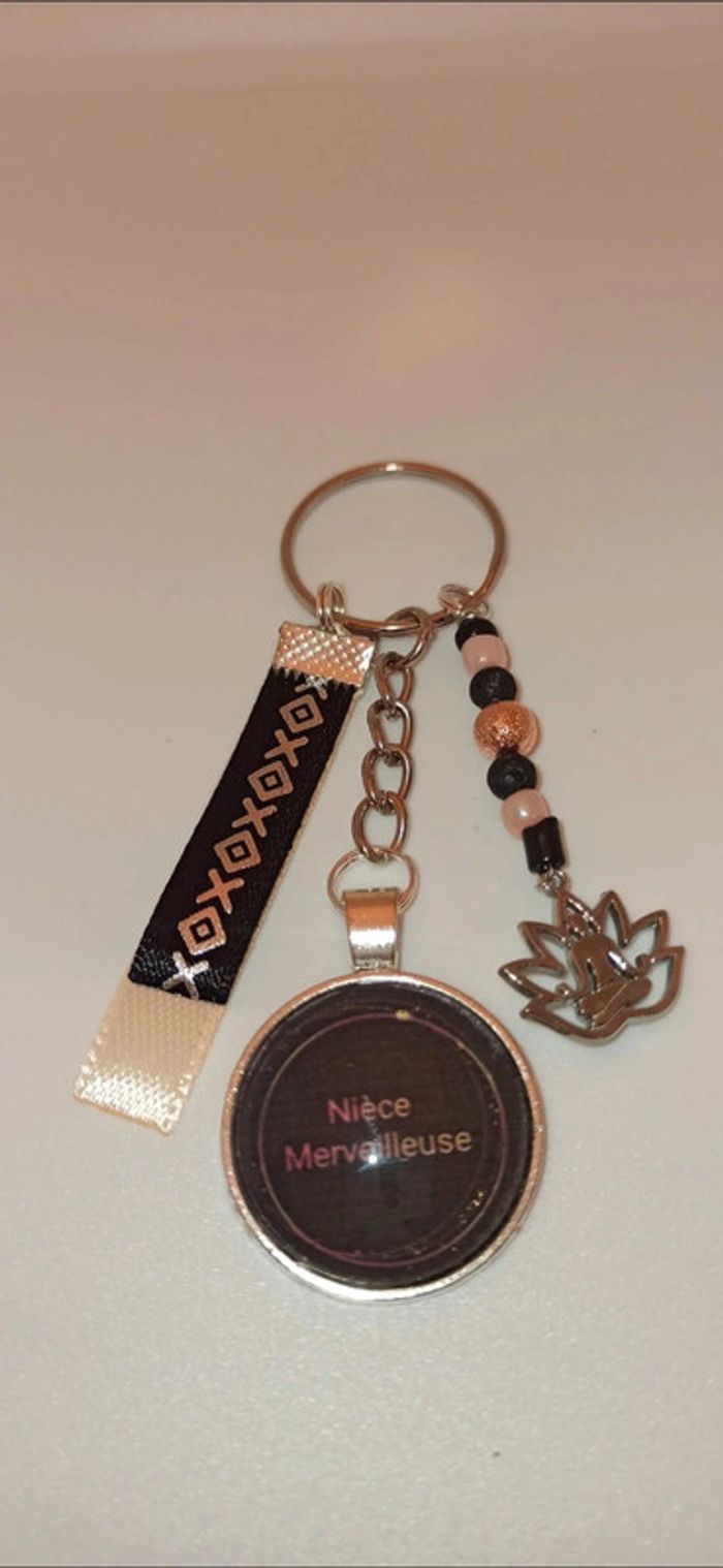 Cadeau Nièce, porte clé message bijoux de sac " Nièce merveilleuse"