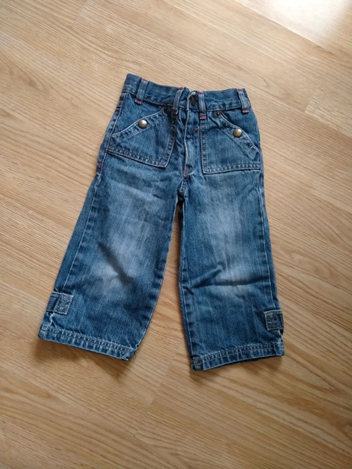 Pantacourt en jean. Filles .Tape a l'oeil.
Taille 4 ans