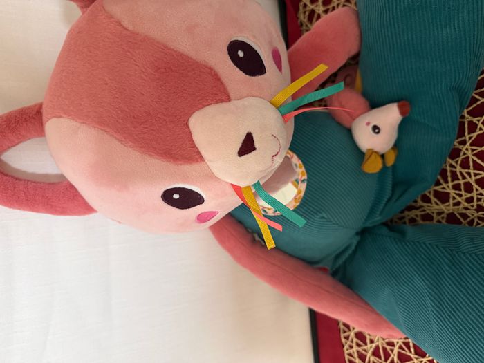 Grand chat des découvertes LILLIPUTIENS Une peluche géante 5-en-1 à la fois décorative, sensorielle - photo numéro 4