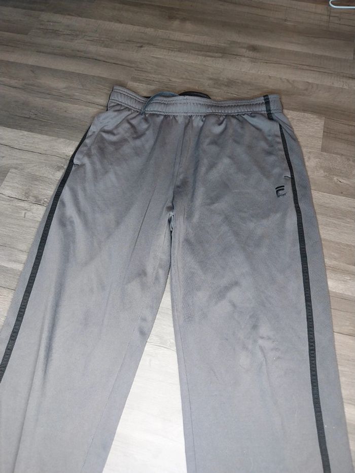 Jogging Fila XL enfant/S en très bon état - photo numéro 2