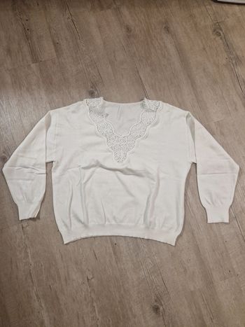 Pull fin blanc col en dentelle