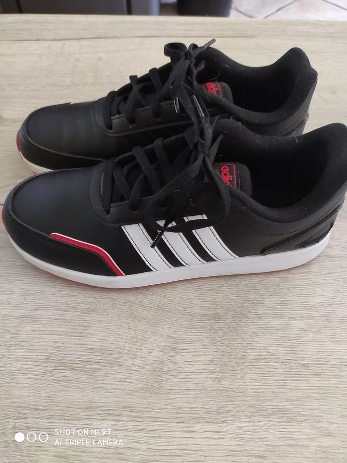 Paire de baskets Adidas garçon pointure 36 - photo numéro 1