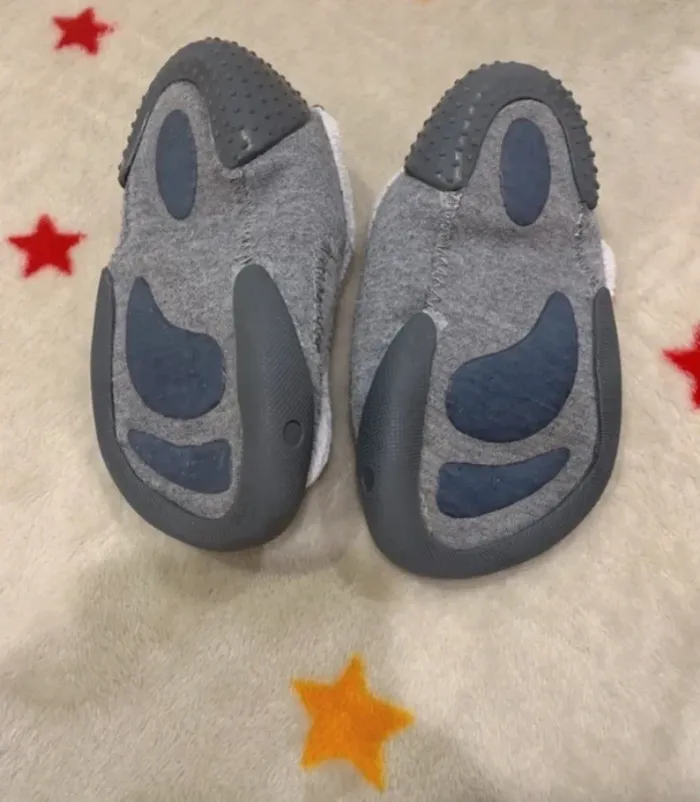 Chaussons de gym Décathlon Gris et Blanc T24 - photo numéro 2