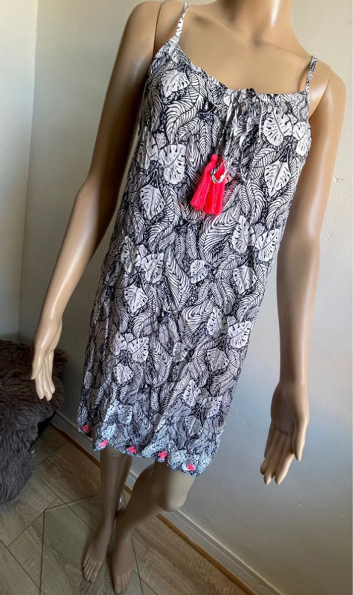 Robe d'été Lili et Lala S - Motif Tropical Noir & Blanc avec Pompons Corail 🌴 - photo numéro 2