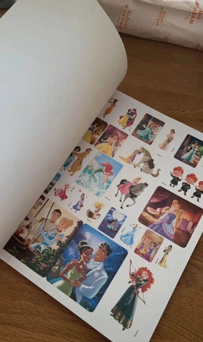 Livre coloriage neuf Disney avec stickers princesses - photo numéro 3