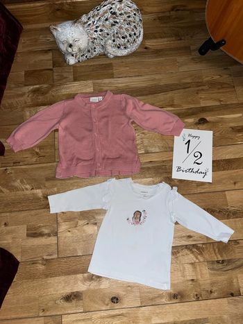 Gilet et t-shirt name it tres Bon etat 4/6 mois/68cm