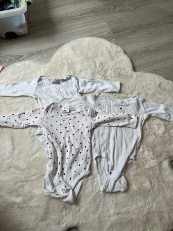 3 bodies cœur bébé fille 6-9 mois