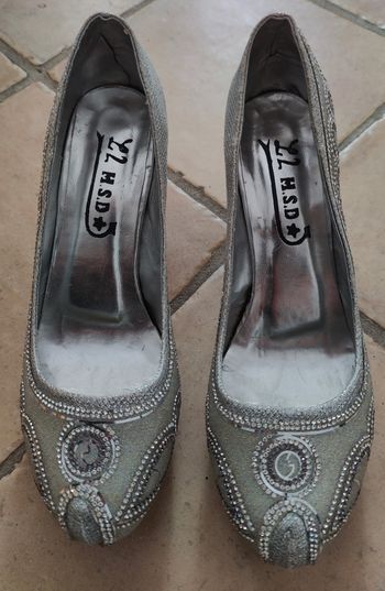 Escarpins argentés avec strass en très bon état - taille 39