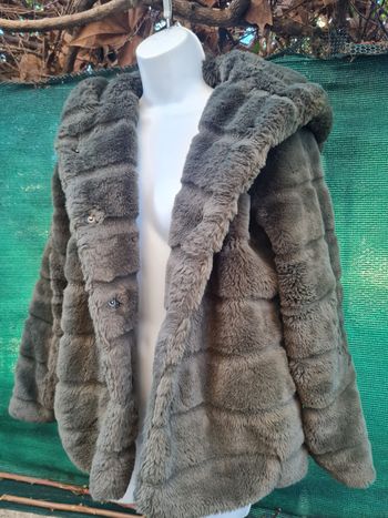 Manteau fausse fourrure