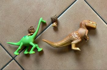 Lot figurines le voyage d’Arlo