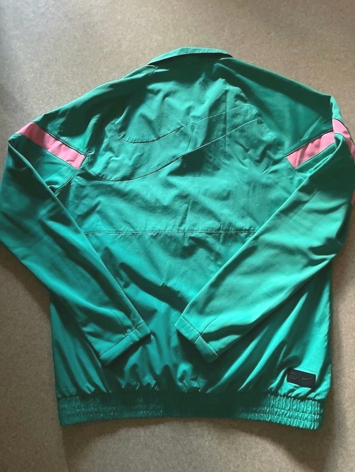 sweat shirt microfibre nike homme taille M imprimé Barca vert clair en parfait etat - photo numéro 4