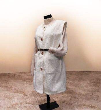 Veste longue sans manches crème