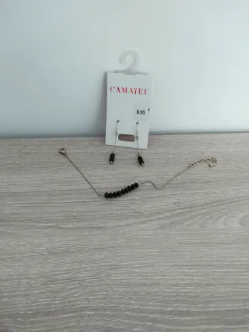 Boucles d'oreilles pendantes et bracelet NEUF